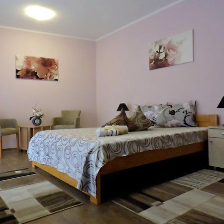 B&B Zmajevo Gnezdo 021 Sremska Kamenica Экстерьер фото