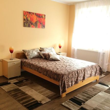 B&B Zmajevo Gnezdo 021 Sremska Kamenica Экстерьер фото