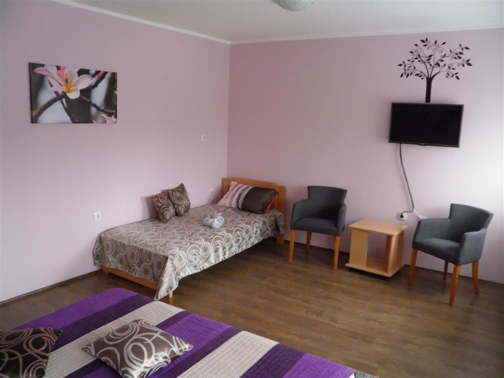 B&B Zmajevo Gnezdo 021 Sremska Kamenica Экстерьер фото