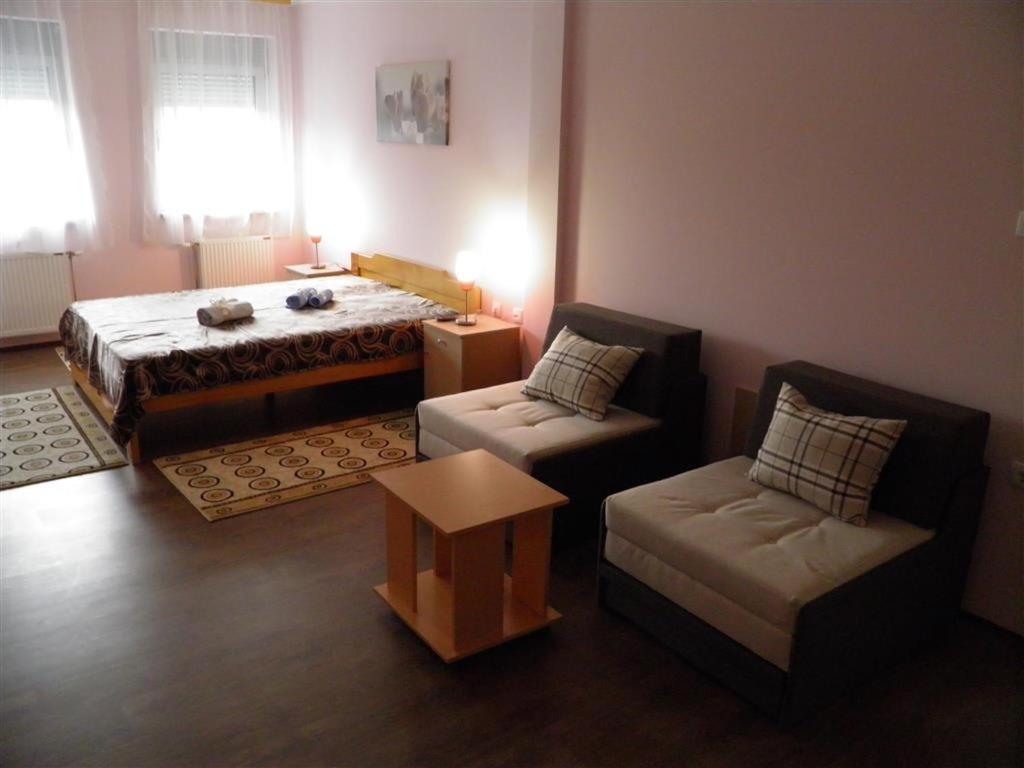 B&B Zmajevo Gnezdo 021 Sremska Kamenica Экстерьер фото