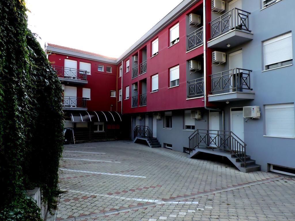 B&B Zmajevo Gnezdo 021 Sremska Kamenica Экстерьер фото