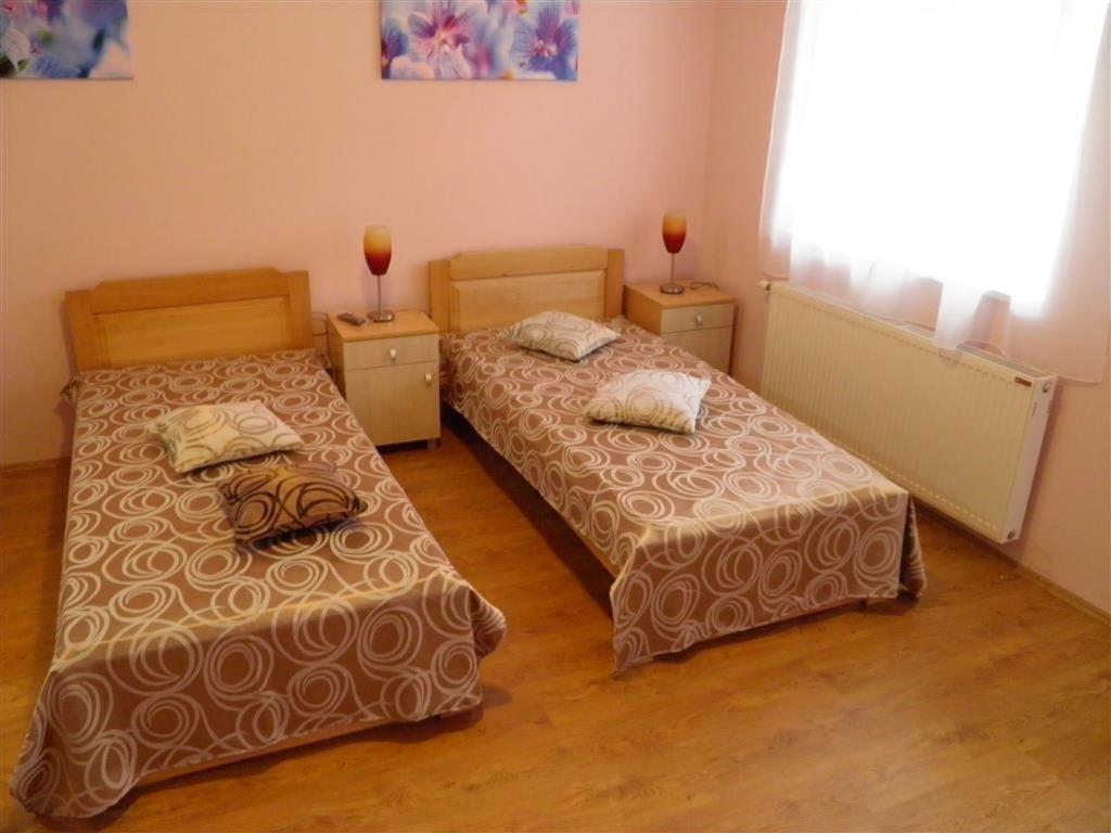 B&B Zmajevo Gnezdo 021 Sremska Kamenica Экстерьер фото