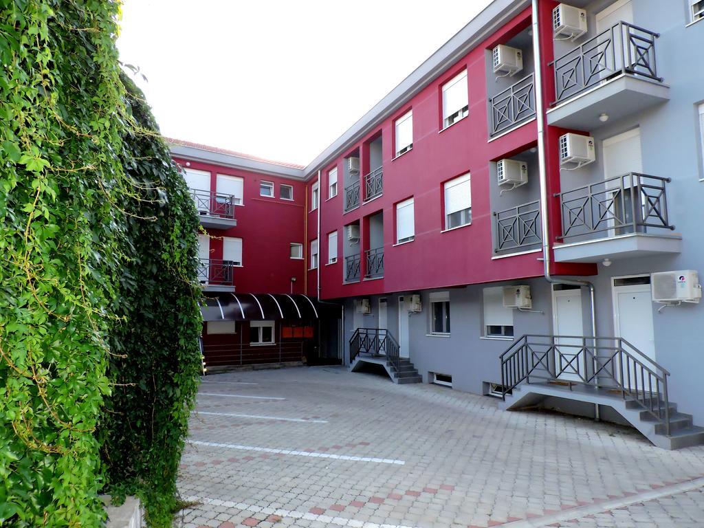 B&B Zmajevo Gnezdo 021 Sremska Kamenica Экстерьер фото