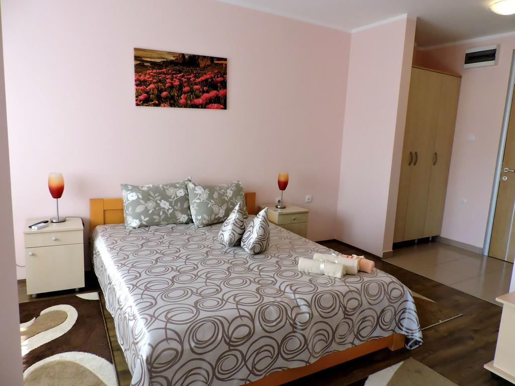 B&B Zmajevo Gnezdo 021 Sremska Kamenica Экстерьер фото