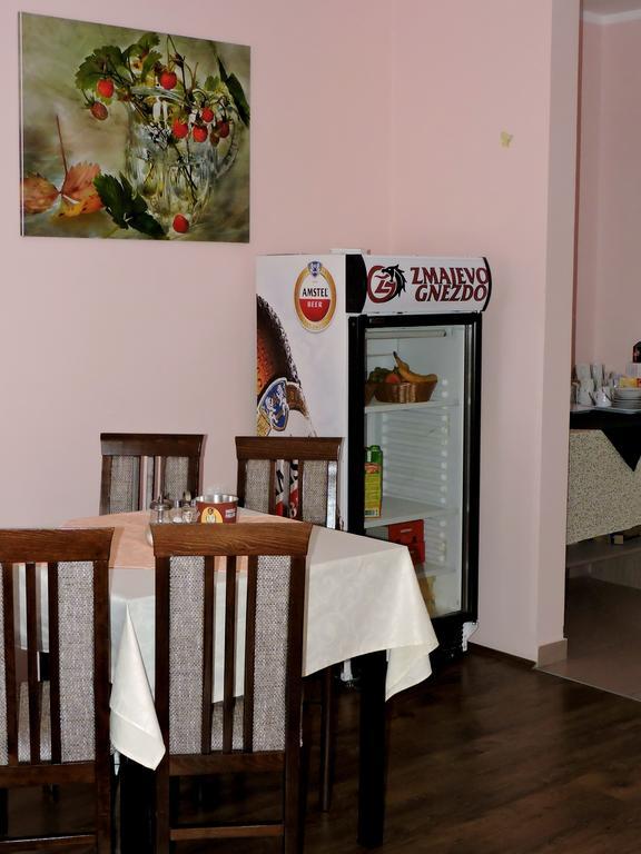B&B Zmajevo Gnezdo 021 Sremska Kamenica Экстерьер фото