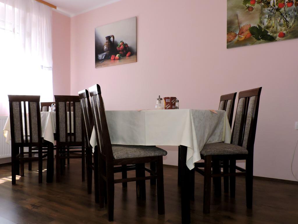 B&B Zmajevo Gnezdo 021 Sremska Kamenica Экстерьер фото