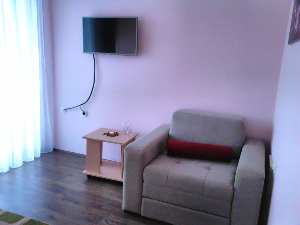 B&B Zmajevo Gnezdo 021 Sremska Kamenica Экстерьер фото