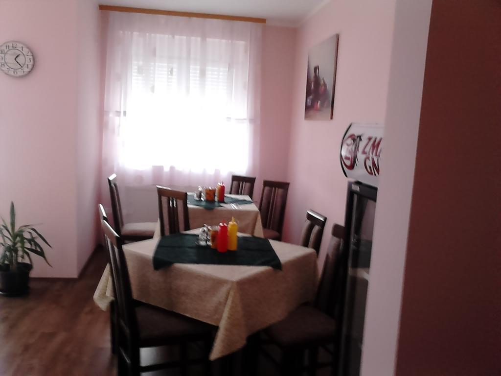 B&B Zmajevo Gnezdo 021 Sremska Kamenica Экстерьер фото
