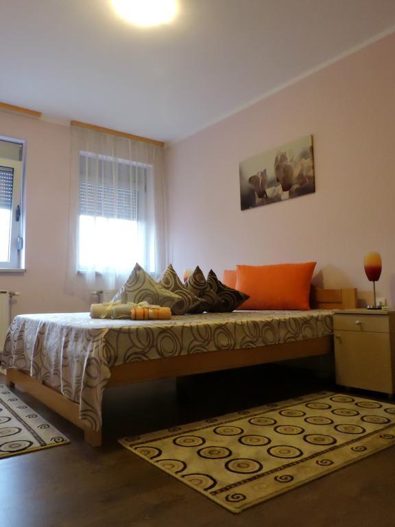 B&B Zmajevo Gnezdo 021 Sremska Kamenica Экстерьер фото
