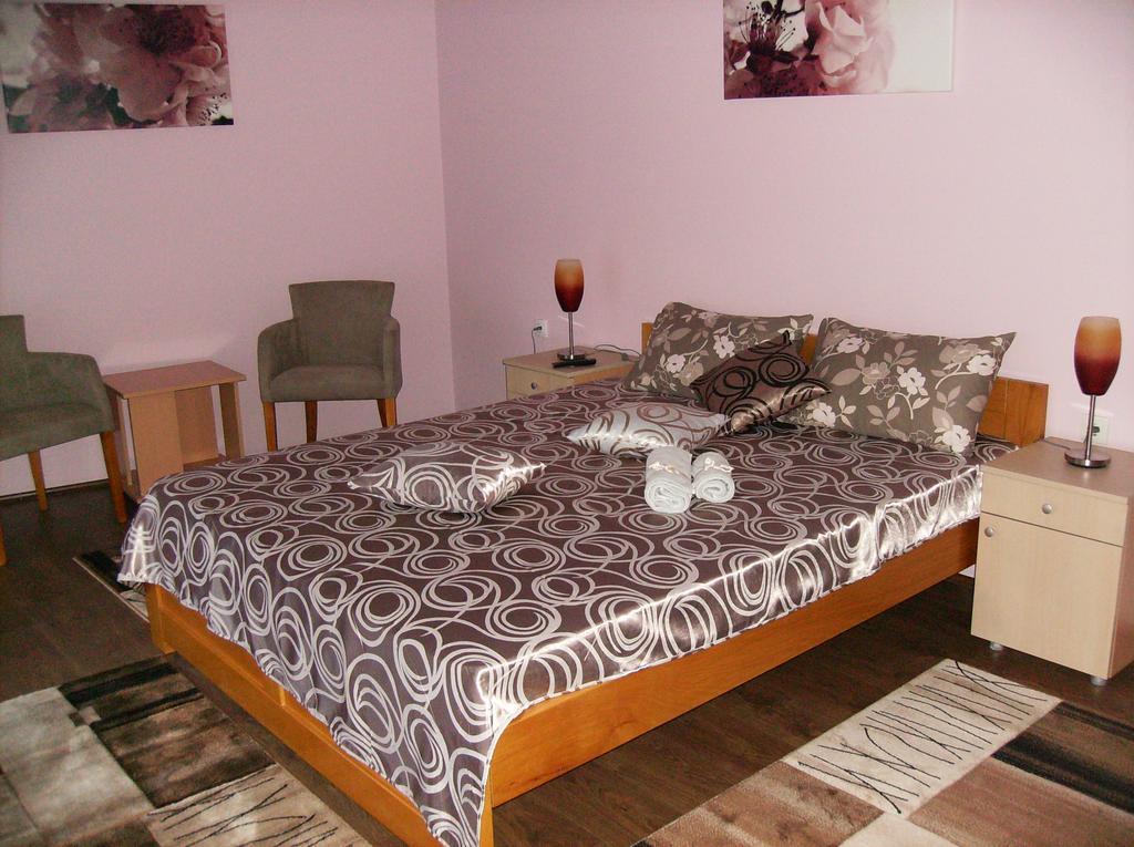 B&B Zmajevo Gnezdo 021 Sremska Kamenica Экстерьер фото