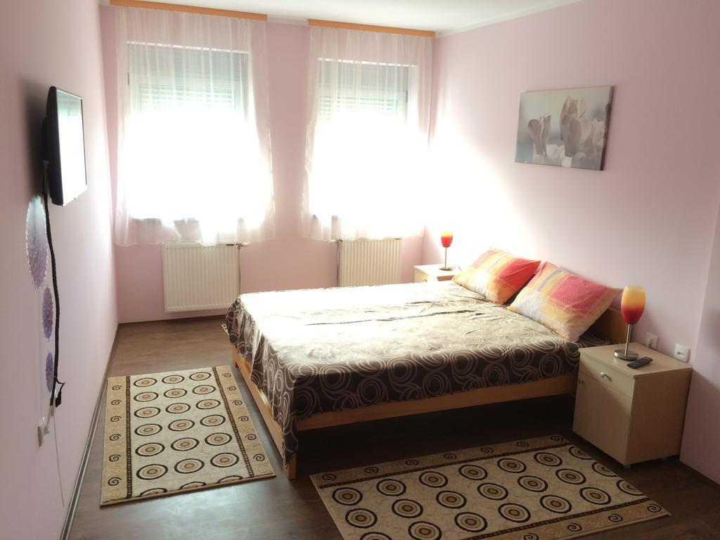 B&B Zmajevo Gnezdo 021 Sremska Kamenica Экстерьер фото