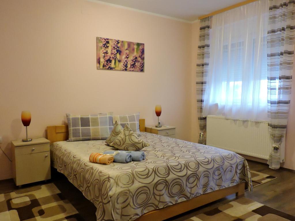 B&B Zmajevo Gnezdo 021 Sremska Kamenica Экстерьер фото