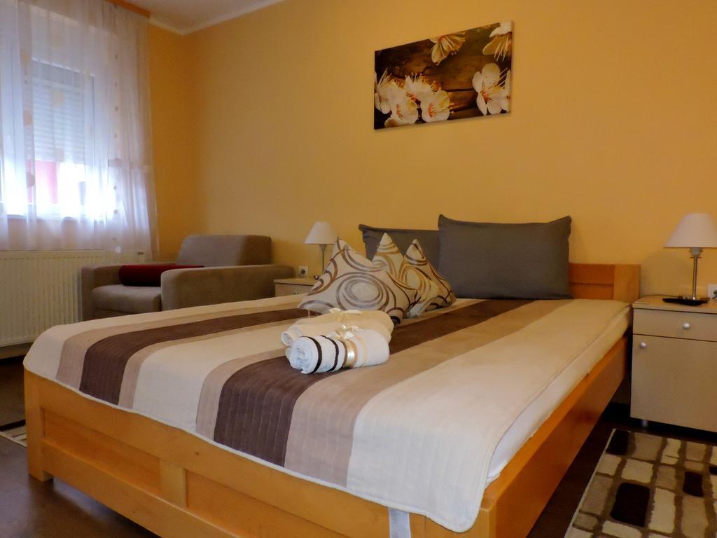 B&B Zmajevo Gnezdo 021 Sremska Kamenica Экстерьер фото